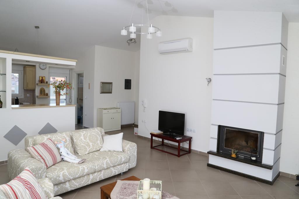 Konstantinos Luxury Apartment เกราโมตี ภายนอก รูปภาพ