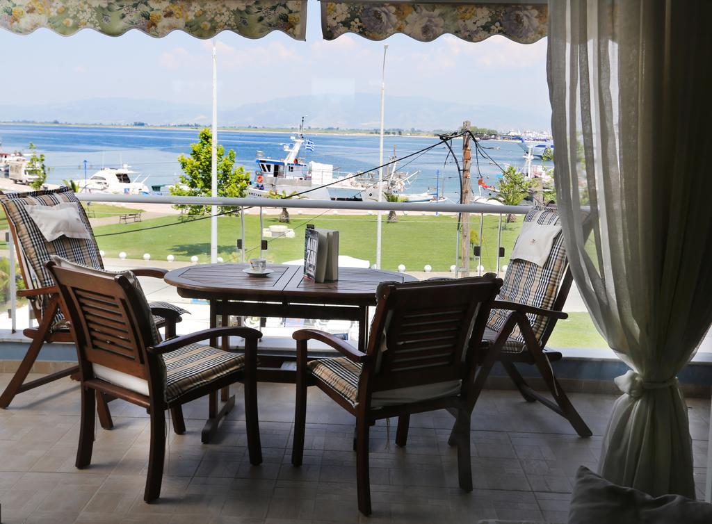 Konstantinos Luxury Apartment เกราโมตี ภายนอก รูปภาพ