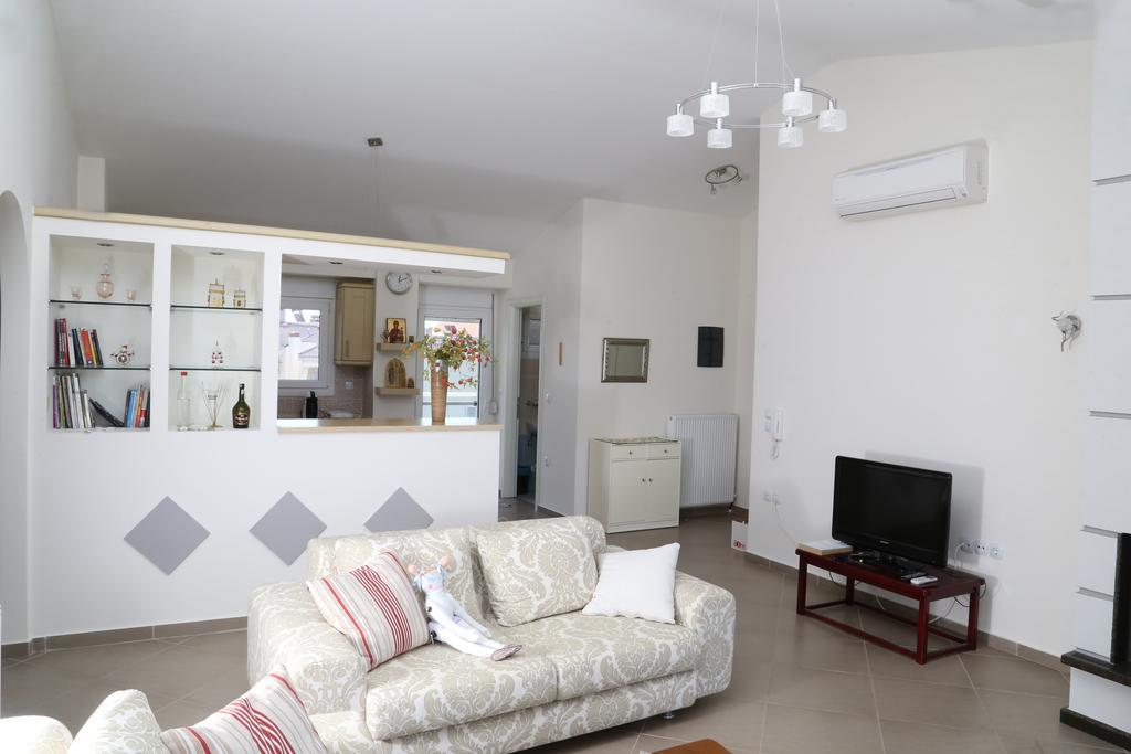 Konstantinos Luxury Apartment เกราโมตี ภายนอก รูปภาพ